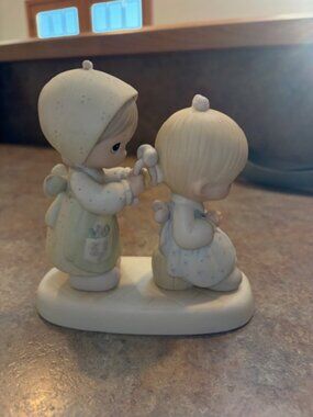 1983 "To a Very Special Sister" Precious Moment